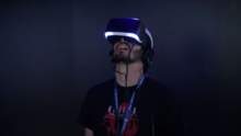 观看人们对使用 PS4 耳机 Project Morpheus 的反应